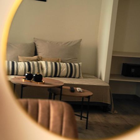 Aegean Gold Syros Suites แอร์มูโปลี ภายนอก รูปภาพ