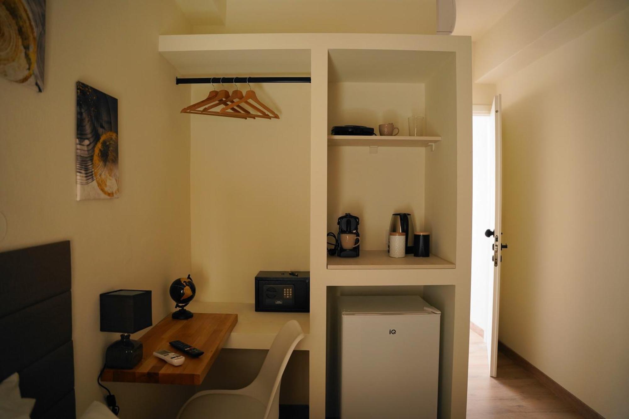 Aegean Gold Syros Suites แอร์มูโปลี ภายนอก รูปภาพ